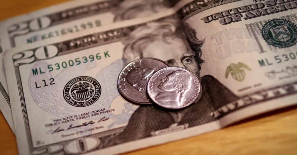 Dólar em 2024: uma análise das possibilidades futuras para a moeda