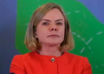 Gleisi Hoffmann se REVOLTA Contra Fim da ReeleiГѓВ§ГѓВЈo; "Oportunismo e Retrocesso"
