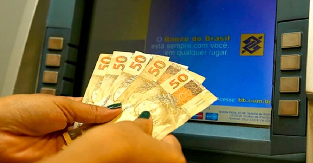 Oficializada proposta de reajuste salarial para funcionários públicos