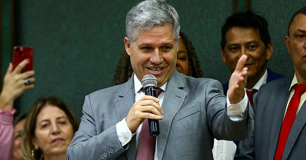 Ministro do Desenvolvimento Agrário Contraria Líder do MST Sobre Reforma Agrária