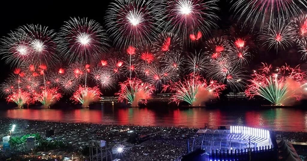 Cancelamento de Fogos de Artifício Causa Polêmica em Cabo Frio Horas Antes do Ano Novo