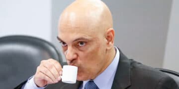 Alexandre de Moraes em decisГѓВЈo histГѓВіrica decreta inelegibilidade de Bolsonaro atГѓВ© 2030