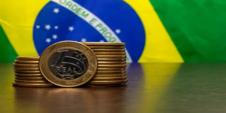 Em entrevista ao BM&C Strike, Vandyck Silveira discute os desafios do crescimento econГѓВґmico no Brasil diante do cenГѓВЎrio global