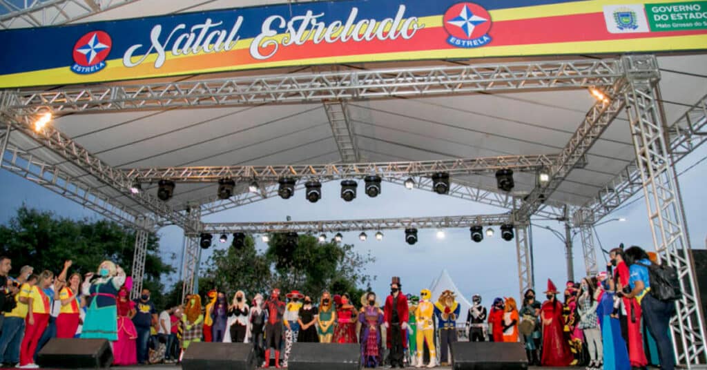 Natal Estrelado PRESENTEIA crianças no CadÚnico com brinquedos