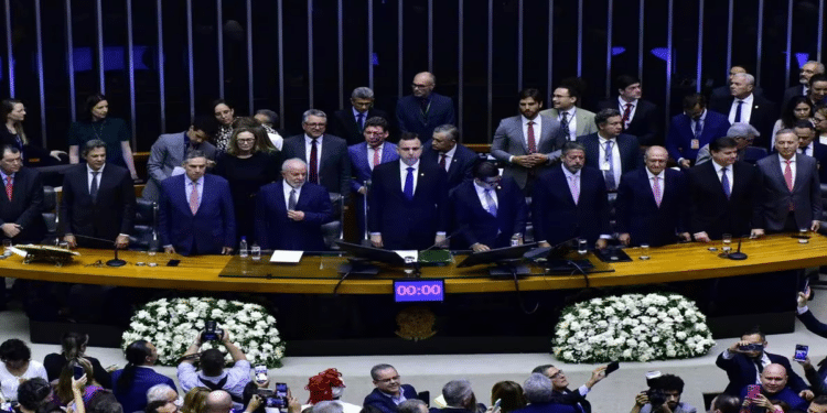Lula ГѓВ© vaiado no congresso na aprovaГѓВ§ГѓВЈo da reforma tributГѓВЎria, veja o vГѓВ­deo