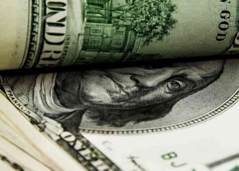 DГѓВіlar cai pela 2Г‚ВЄ vez e tem menor valor do ano enquanto Ibovespa mostra leve alta