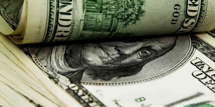 DГѓВіlar cai pela 2Г‚ВЄ vez e tem menor valor do ano enquanto Ibovespa mostra leve alta