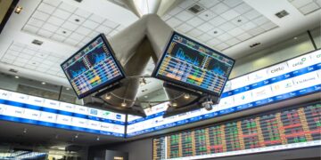 Ibovespa fecha em alta com mercado de olho no cenário doméstico