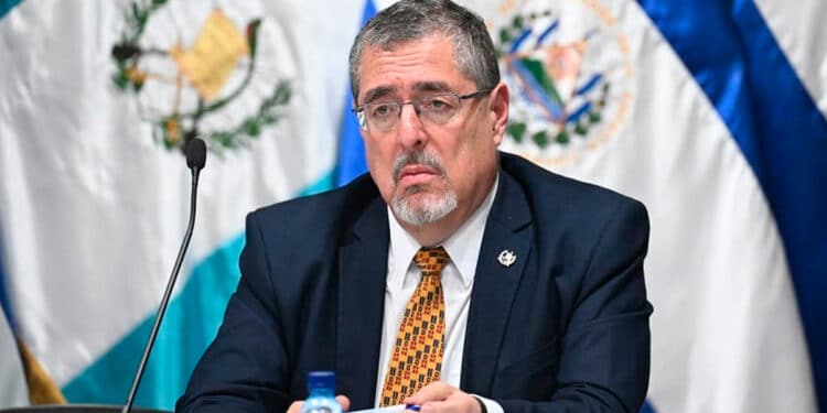 ApГѓВіs Atrasos e TensГѓВµes Bernardo ArГѓВ©valo Assume PresidГѓВЄncia da Guatemala