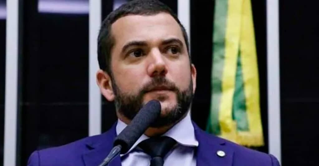 Pré-candidatos da Prefeitura de Niterói e Polícia Federal contra Carlos Jordy