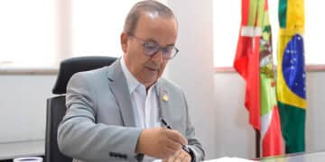 Suspensa NomeaГѓВ§ГѓВЈo do Filho do Governador de SC para Secretaria da Casa Civil