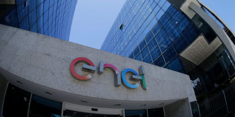 Enel foi multada e enfrenta desafios na distribuiГѓВ§ГѓВЈo de energia
