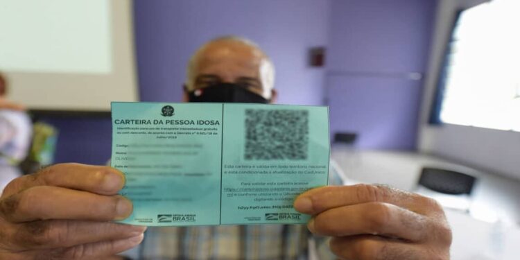 Carteira do Idoso: viaje de graГѓВ§a e atendimento prioritГѓВЎrio em poucos passos; veja como!