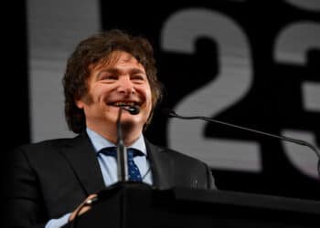 Governo Milei promove TAXAS para estrangeiros em universidades argentinas!