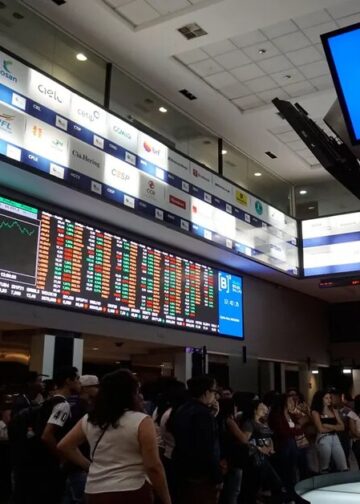 Ibovespa opera de olho em decisões Trump