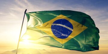 Fitch Melhora ClassificaГѓВ§ГѓВЈo de Risco do Brasil: Entenda o Impacto para Investidores!