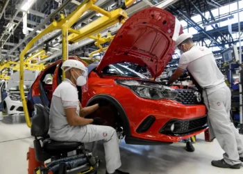 Venda de veГѓВ­culos cresce 12% em 2023, diz balanГѓВ§o da Fenabrave