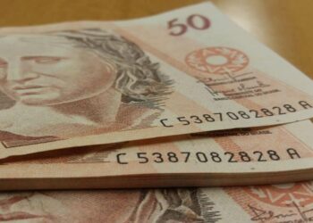 Economista destaca melhora no déficit primário, mas endividamento segue alto