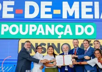 Programa PГѓВ©-de-Meia: Iniciativa InГѓВ©dita de Combate ГѓВ  EvasГѓВЈo Escolar entre Jovens de Baixa Renda