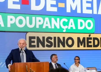 Governo lanГѓВ§a 'PГѓВ© de Meia': Programa concede R$1.800 anuais para estudantes de baixa renda