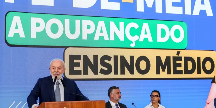 Governo lanГѓВ§a 'PГѓВ© de Meia': Programa concede R$1.800 anuais para estudantes de baixa renda
