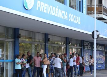 Caixa EconГѓВґmica Federal avanГѓВ§a na polГѓВ­tica social com programa 'PГѓВ©-de-Meia'