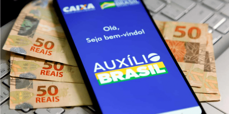 CompensaГѓВ§ГѓВЈo de R$15 mil para beneficiГѓВЎrios do AuxГѓВ­lio Brasil