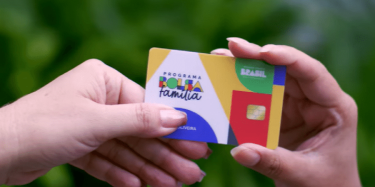 Bolsa FamГѓВ­lia BeneficiarГѓВЎ 21 MilhГѓВµes de FamГѓВ­lias: CrГѓВ­ticas e AtualizaГѓВ§ГѓВµes do Programa