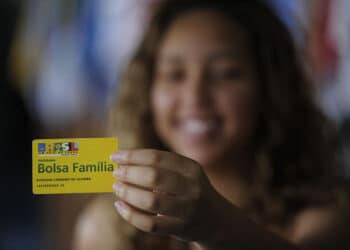 Idosos recebem 12 parcelas adicionais do Bolsa FamГѓВ­lia: Saiba como se cadastrar
