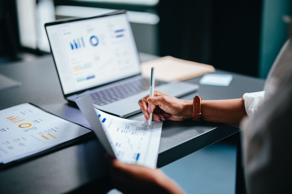 Como manter as finanças mais organizadas e sair das dívidas