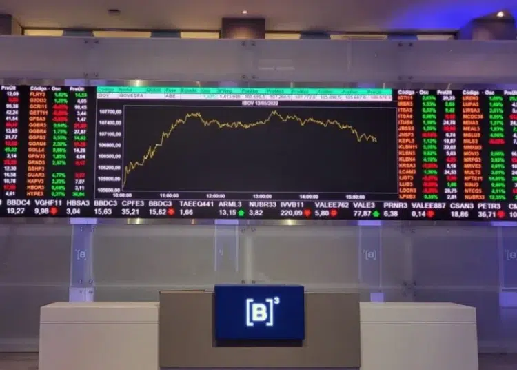 Ibovespa fecha em alta com mercado de olho em tarifas de Trump