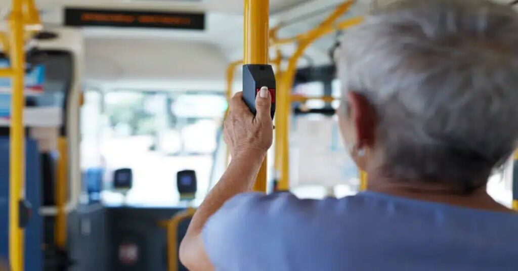 Novo Cartão de Ônibus para Idosos a partir de 60 anos: Saiba Como Solicitar
