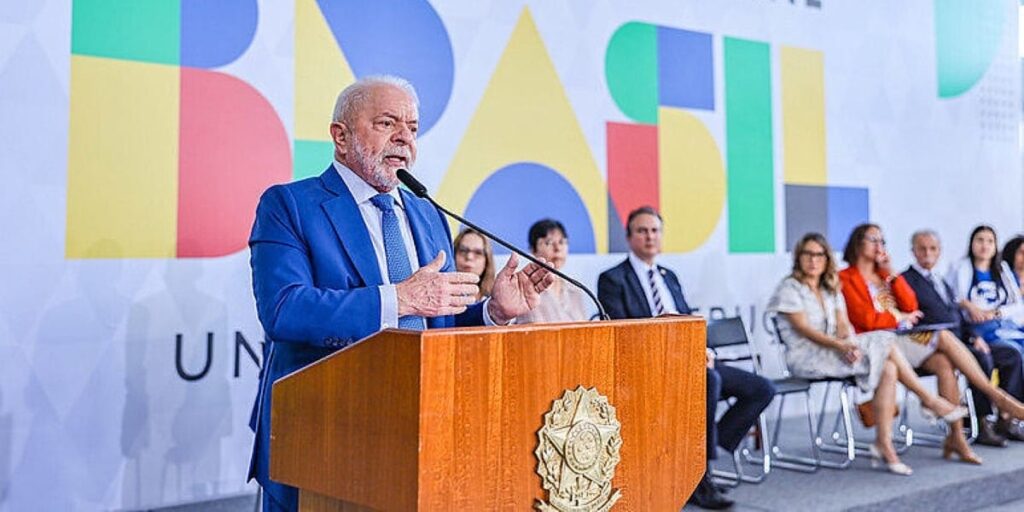 Decisão de Lula afeta INSS: Aumento do Salário Mínimo e Mudanças no 13º Salário