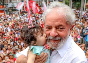 A economia melhora, mas a popularidade de Lula cai. Como assim?