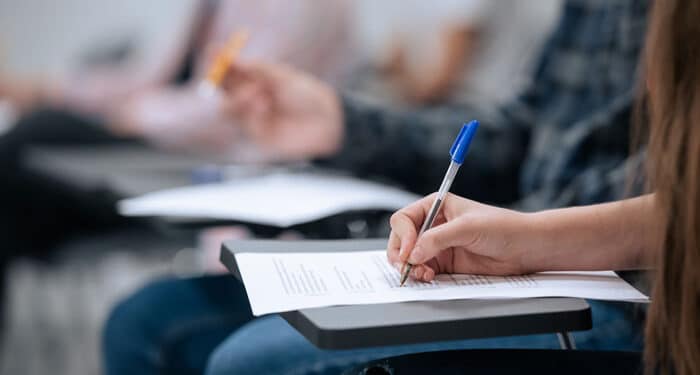 Concurso Caixa ou Bacen para TI? Guia Completo para a Escolha Certa!