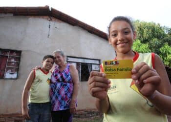 Bolsa FamГѓВ­lia e AuxГѓВ­lio GГѓВЎs: R$14,1 Bi em BenefГѓВ­cios em Abril!