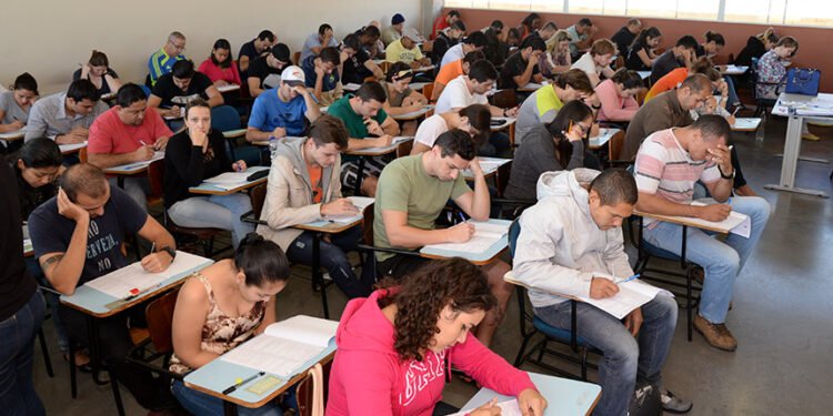 Conquiste sua Vaga no Concurso da Caixa 2024: Prepare-se com Dicas e Gran Cursos Online!