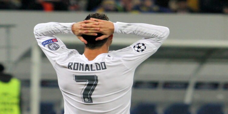 Cristiano Ronaldo LIDERA Lista Feita por Revista Europeia!