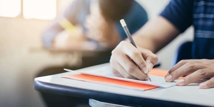 Conquiste sua Vaga no Concurso da PM MG: Cadernos de QuestГѓВµes Personalizados!