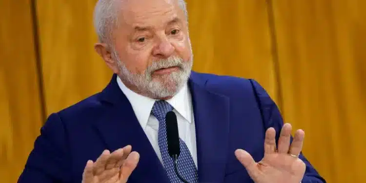 Lula deve escolher popularidade em vez de responsabilidade