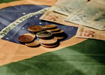 Mercado Financeiro Cresce Mesmo com Incertezas Globais e Locais