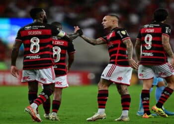 Flamengo estГѓВЎ com elenco desfalcado contra o VitГѓВіria! Confira