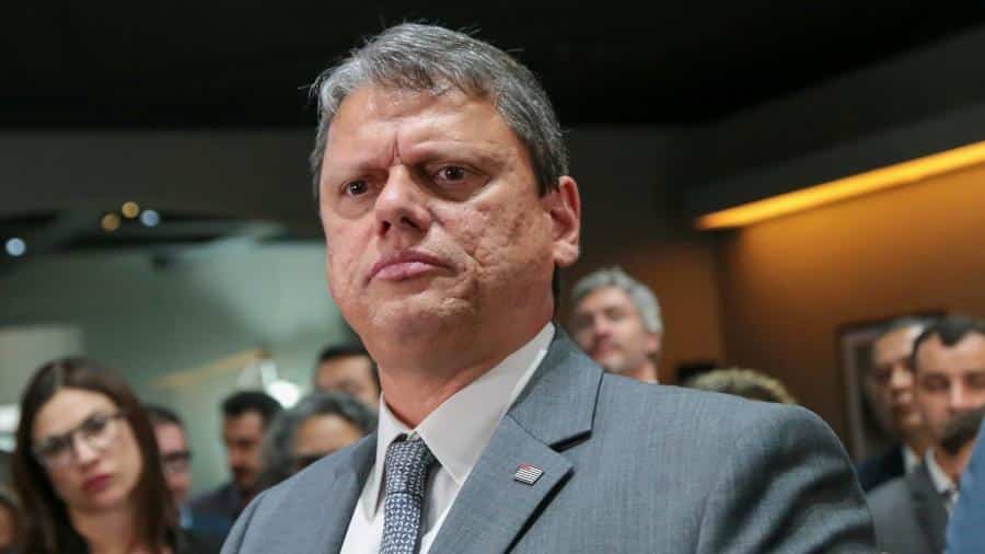 Tarcísio ganha ao trocar o Republicanos pelo PL