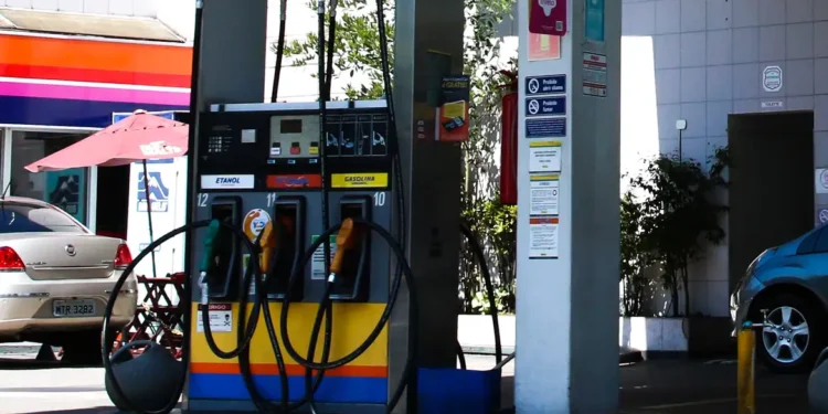 PrГѓВ©via da inflaГѓВ§ГѓВЈo acelera para 0,44% em maio, puxada pela gasolina