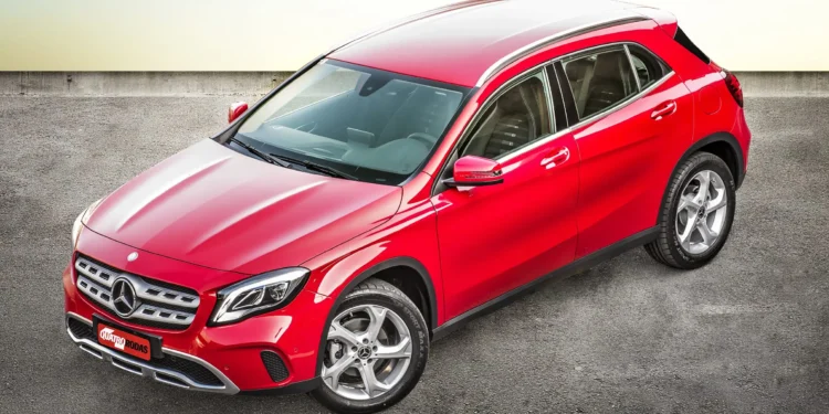 Carro Mercedes-Benz GLA 200: Luxo e Tecnologia em Novo SUV