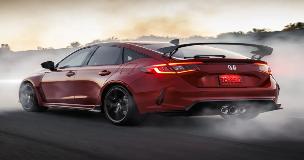 Novo Honda Civic 2024: tecnologia e eficiência no sedan icônico
