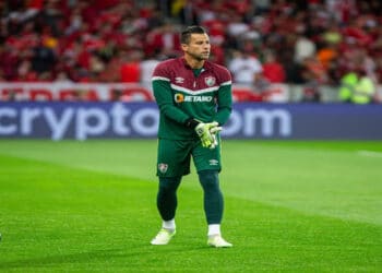 FГѓВЎbio Falha em Momento Decisivo; Torcedores se Preocupam com o Futuro do Fluminense!