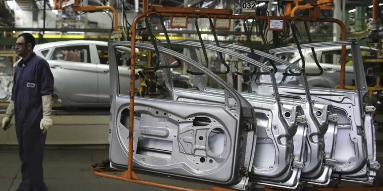 ProduГѓВ§ГѓВЈo industrial recua em cinco dos 15 locais pesquisados em abril