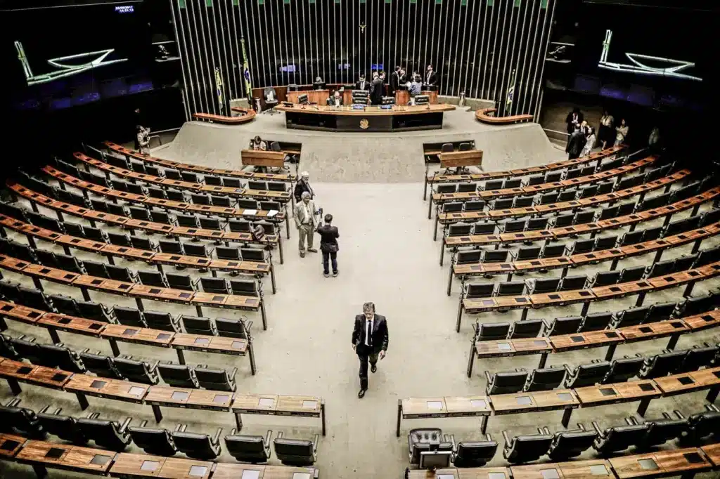 Política e Reformas: VanDyck Silveira Analisa Desafios do Brasil