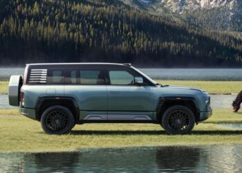 Novo SUV de luxo flutuante e giratГѓВіrio! ConheГѓВ§a o Yangwang U8